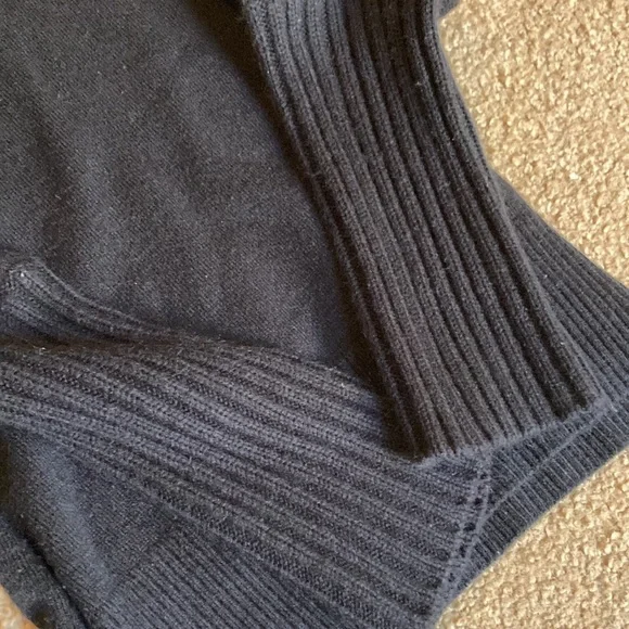 Hooked up women’s black cow neck xs sweater - Picture 7 of 7